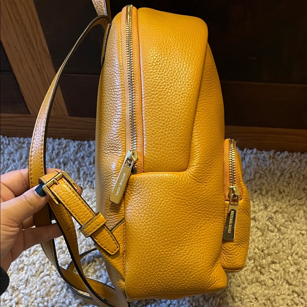 Michael Kors ‘Erin’ Medium Leather Backpack - Picture 5 of 12